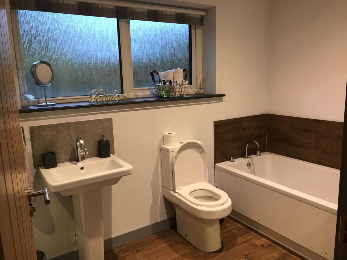 The Bridge Self Catering Villa Kilmaluag Екстериор снимка